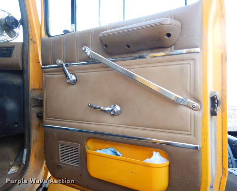 image for item DK3481 1995 Ford LT8000  dump truck