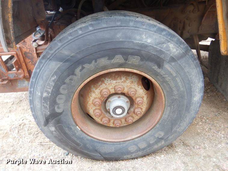 image for item DK3481 1995 Ford LT8000  dump truck