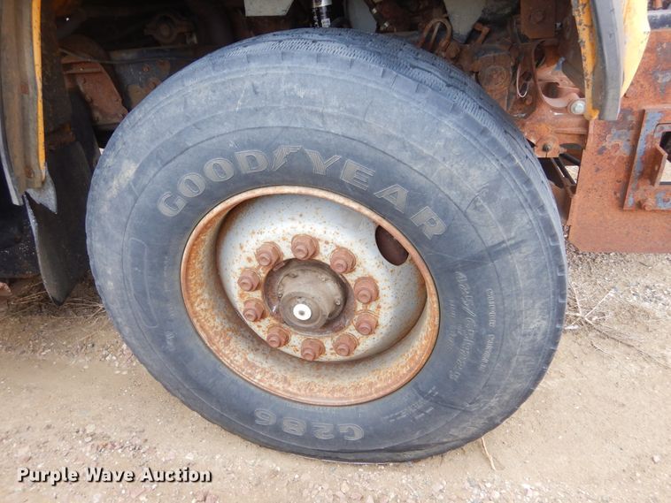 image for item DK3481 1995 Ford LT8000  dump truck