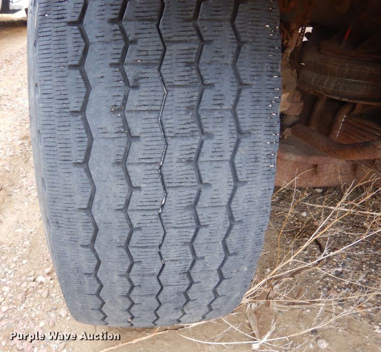 image for item DK3481 1995 Ford LT8000  dump truck