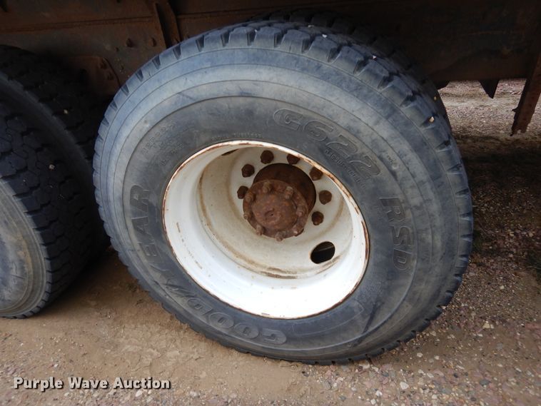 image for item DK3481 1995 Ford LT8000  dump truck