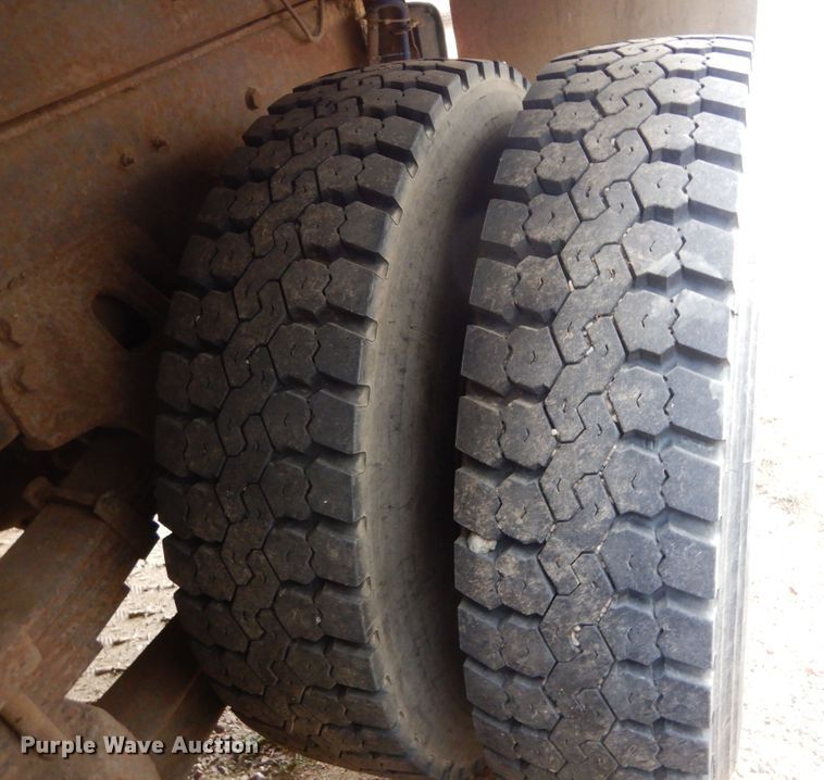 image for item DK3481 1995 Ford LT8000  dump truck