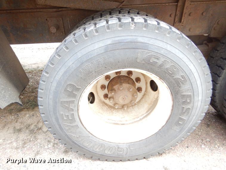 image for item DK3481 1995 Ford LT8000  dump truck