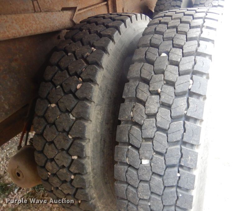 image for item DK3481 1995 Ford LT8000  dump truck