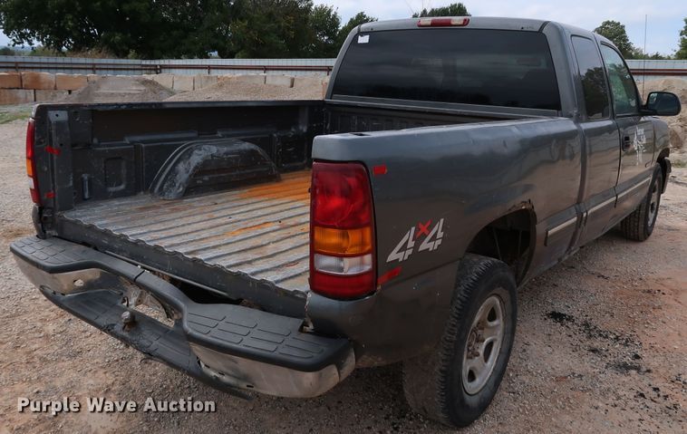 image for item DL0640 2001 Chevrolet Silverado 1500  Ext. Cab pickup truck