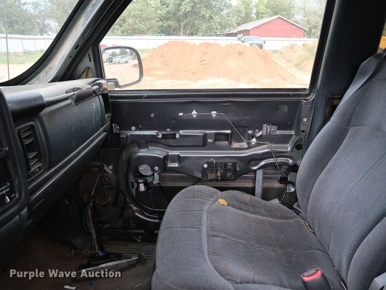 image for item DL0640 2001 Chevrolet Silverado 1500  Ext. Cab pickup truck