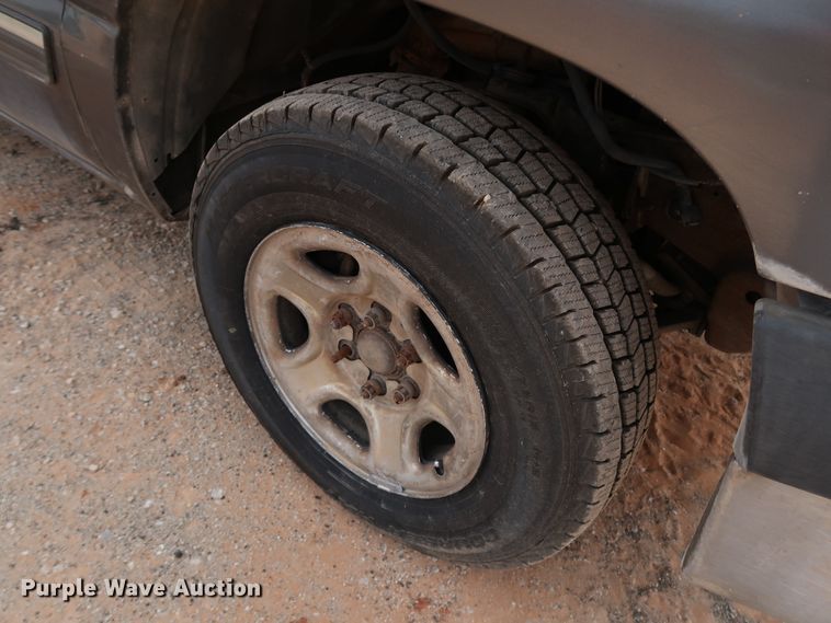 image for item DL0640 2001 Chevrolet Silverado 1500  Ext. Cab pickup truck