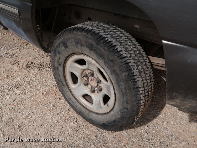 image for item DL0640 2001 Chevrolet Silverado 1500  Ext. Cab pickup truck