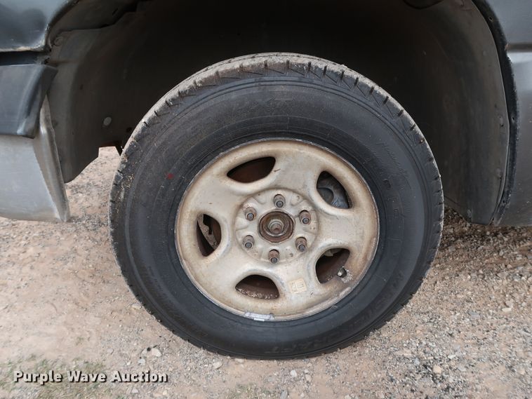 image for item DL0640 2001 Chevrolet Silverado 1500  Ext. Cab pickup truck