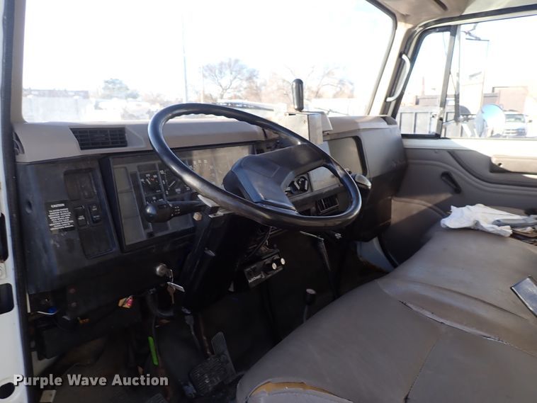 image for item DN2454 2002 International 4700  dump truck