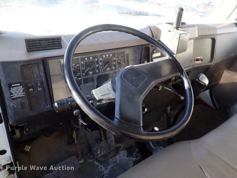 image for item DN2454 2002 International 4700  dump truck