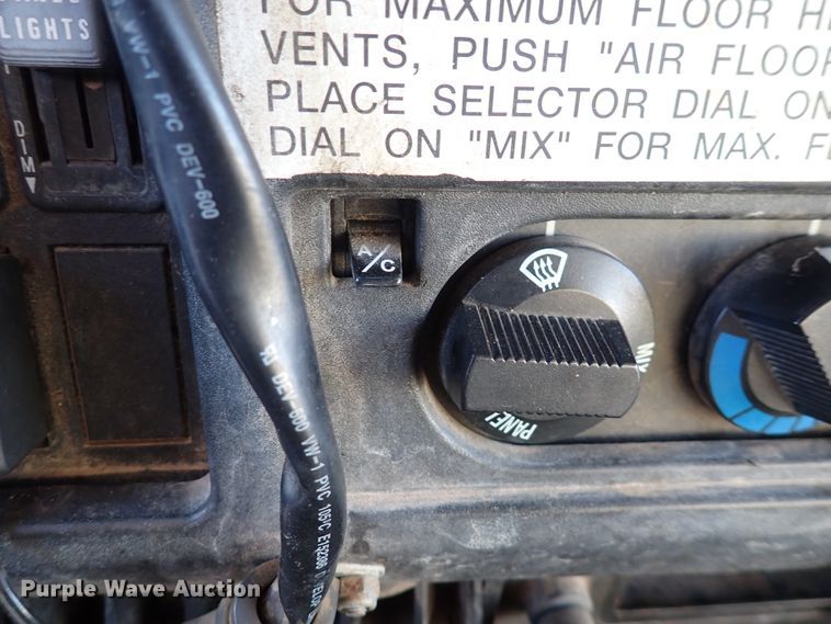 image for item DN2454 2002 International 4700  dump truck