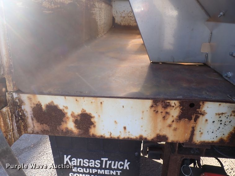 image for item DN2454 2002 International 4700  dump truck