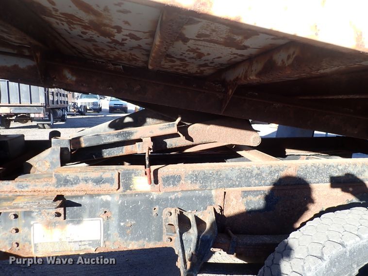 image for item DN2454 2002 International 4700  dump truck