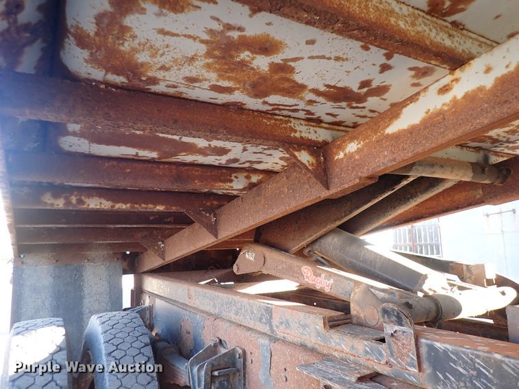 image for item DN2454 2002 International 4700  dump truck