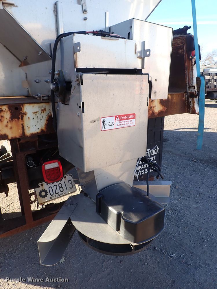 image for item DN2454 2002 International 4700  dump truck