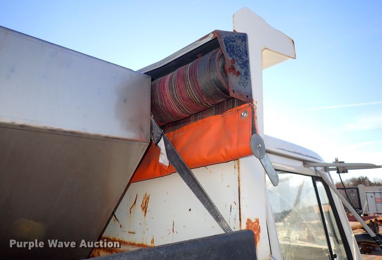 image for item DN2454 2002 International 4700  dump truck