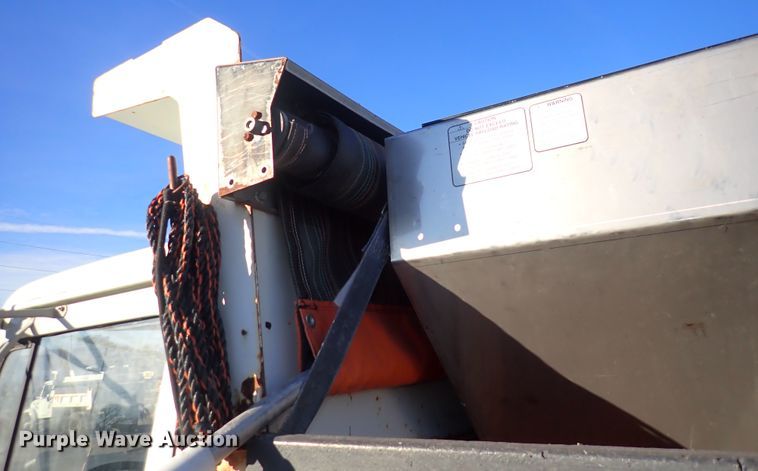 image for item DN2454 2002 International 4700  dump truck