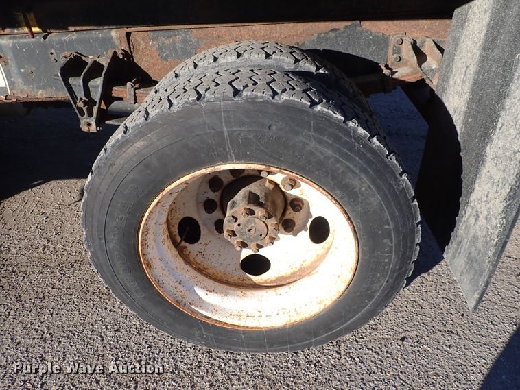 image for item DN2454 2002 International 4700  dump truck