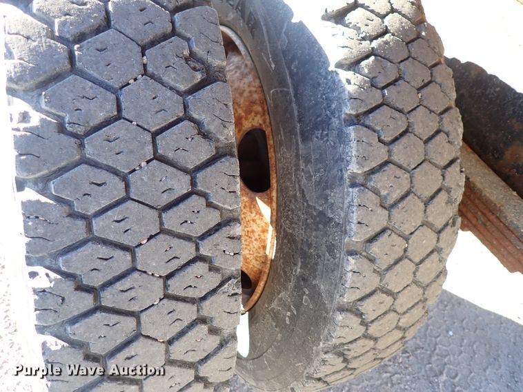 image for item DN2454 2002 International 4700  dump truck