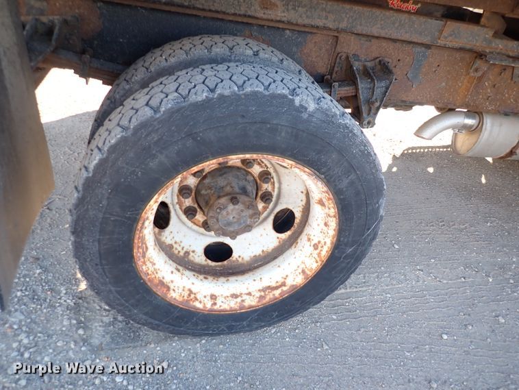 image for item DN2454 2002 International 4700  dump truck