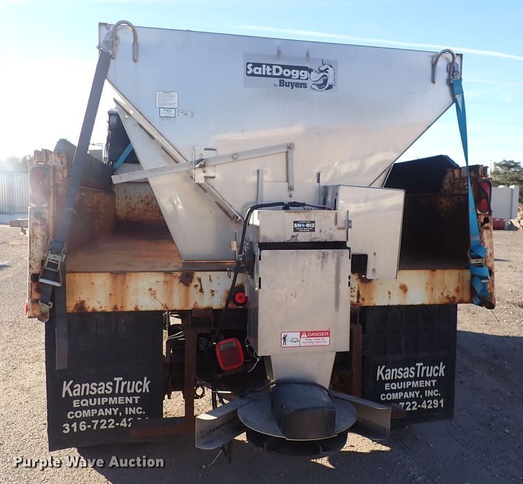 image for item DN2455 2002 International 4700  dump truck