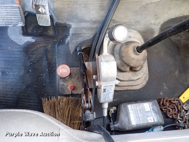 image for item DN2455 2002 International 4700  dump truck