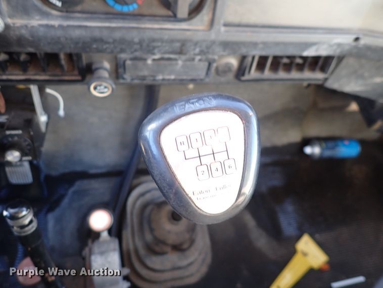 image for item DN2455 2002 International 4700  dump truck