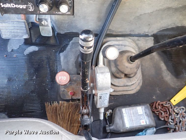 image for item DN2455 2002 International 4700  dump truck