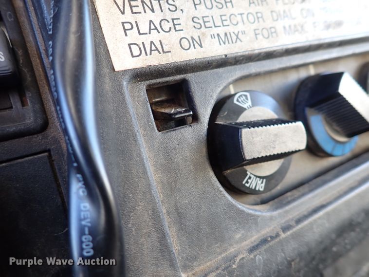 image for item DN2455 2002 International 4700  dump truck