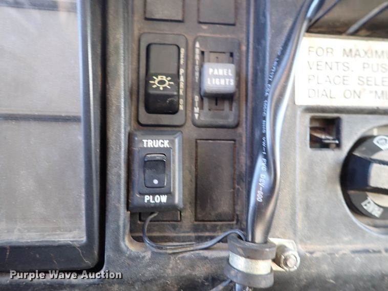 image for item DN2455 2002 International 4700  dump truck