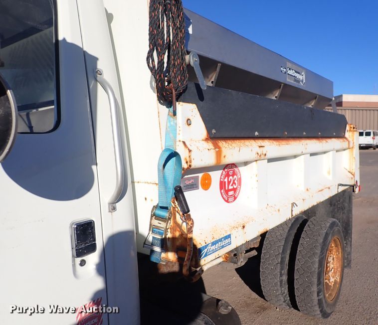 image for item DN2455 2002 International 4700  dump truck