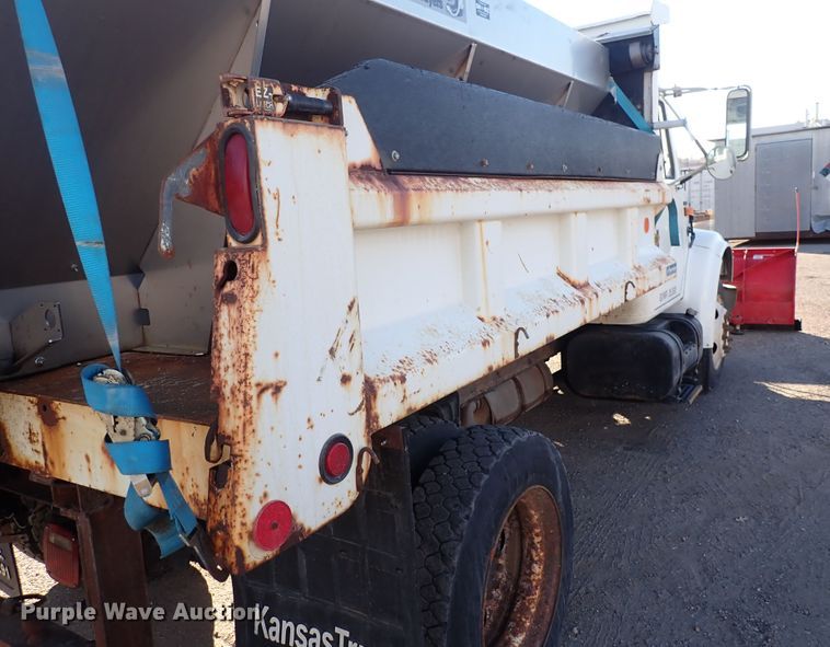 image for item DN2455 2002 International 4700  dump truck