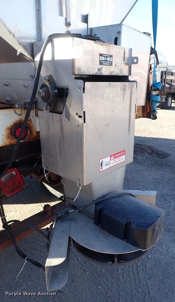 image for item DN2455 2002 International 4700  dump truck