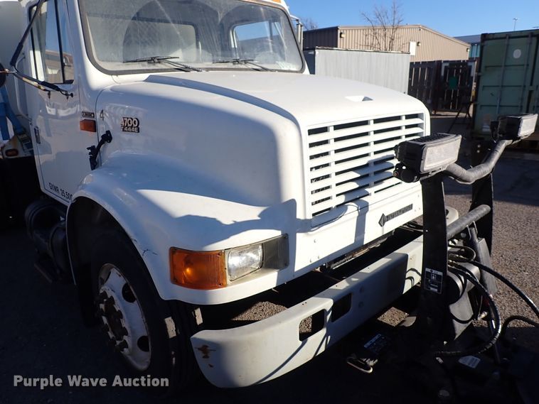 image for item DN2455 2002 International 4700  dump truck