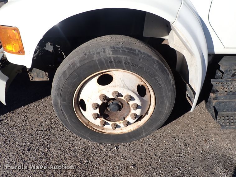 image for item DN2455 2002 International 4700  dump truck