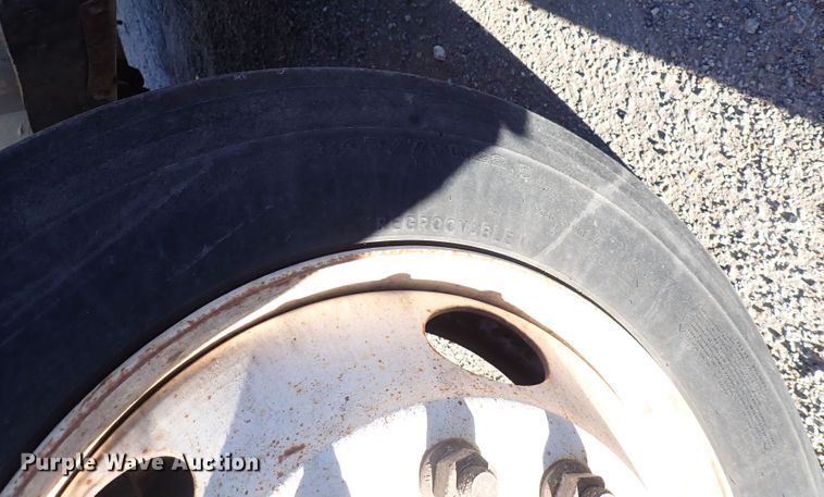 image for item DN2455 2002 International 4700  dump truck