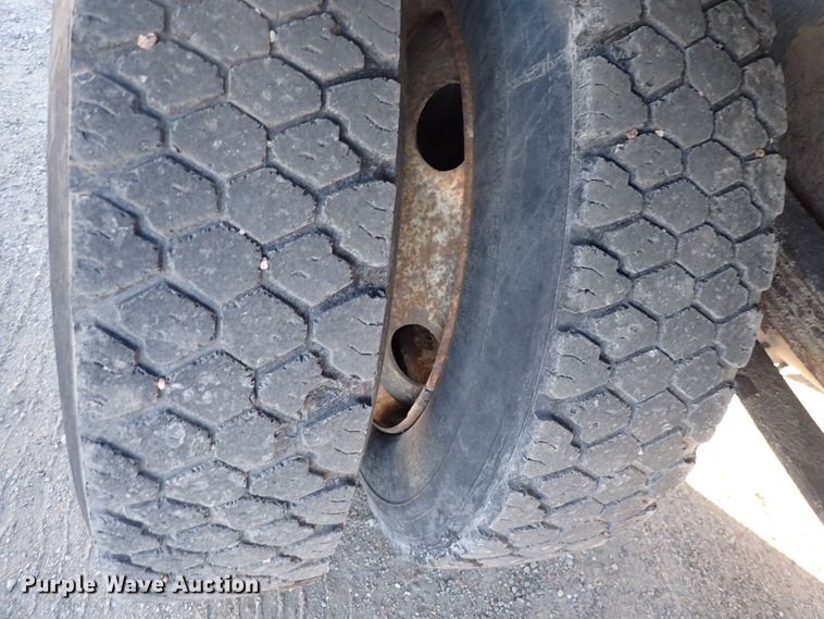 image for item DN2455 2002 International 4700  dump truck