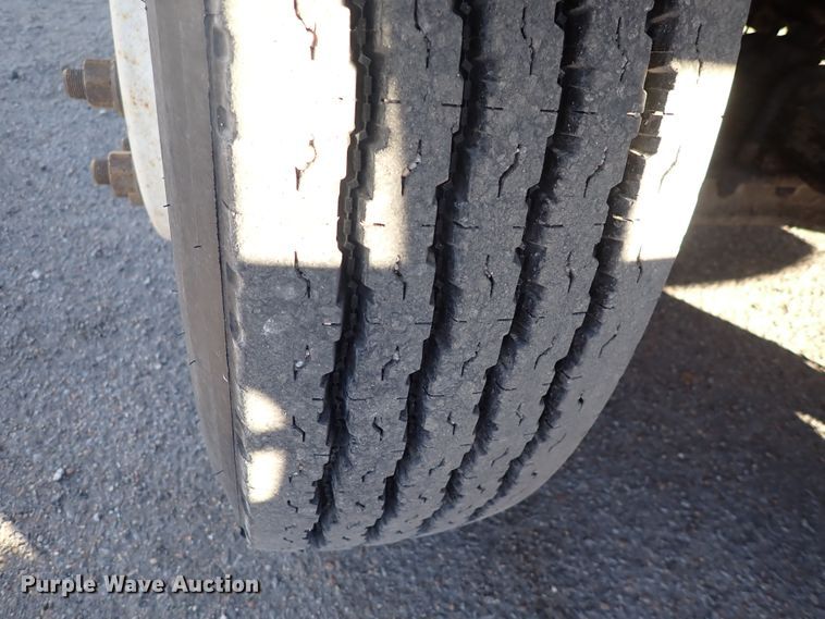 image for item DN2455 2002 International 4700  dump truck