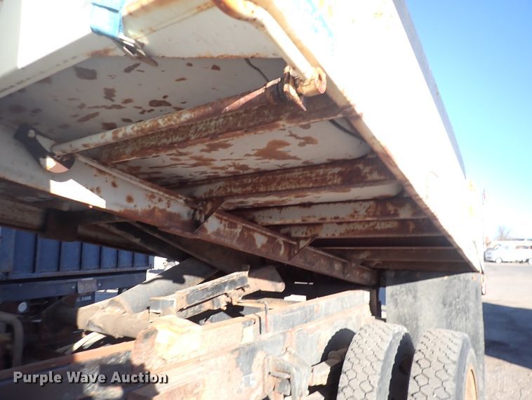 image for item DN2455 2002 International 4700  dump truck