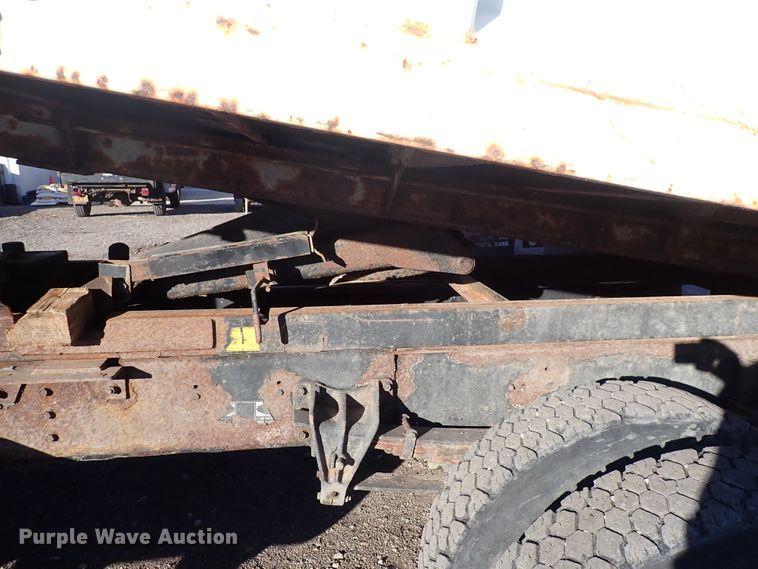 image for item DN2455 2002 International 4700  dump truck