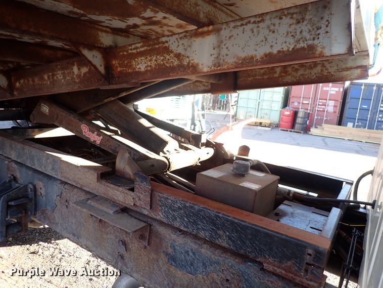 image for item DN2455 2002 International 4700  dump truck