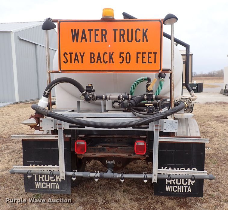 image for item DN2478 1981 International 1754  water truck