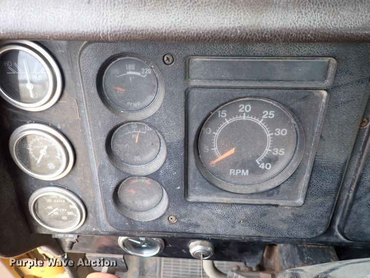 image for item DN2478 1981 International 1754  water truck