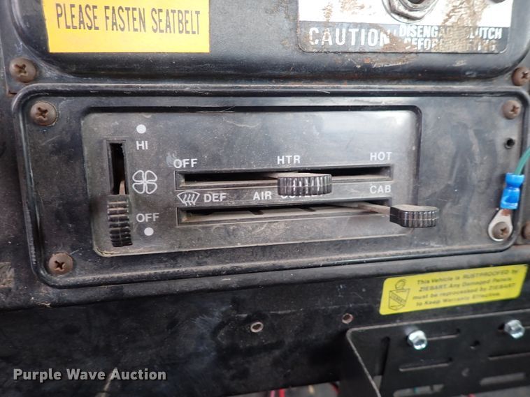 image for item DN2478 1981 International 1754  water truck