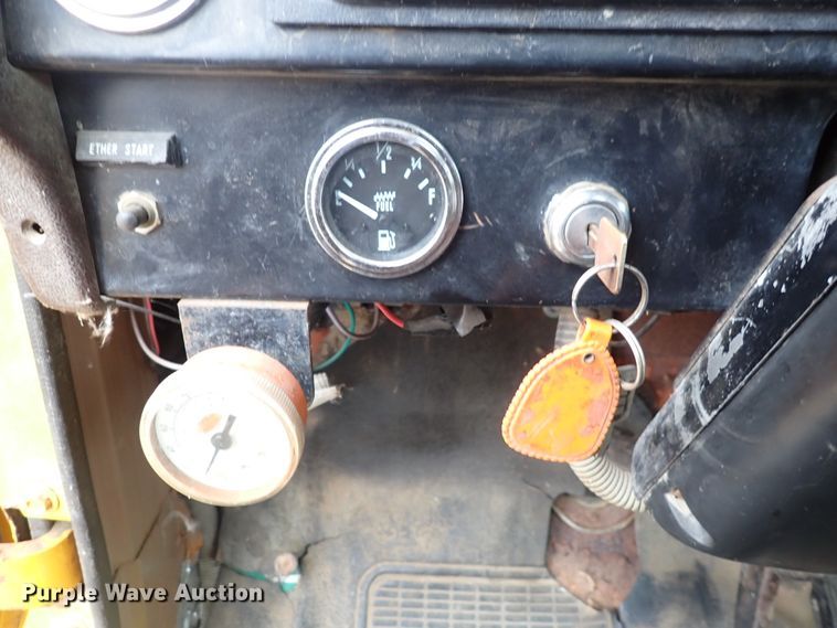 image for item DN2478 1981 International 1754  water truck