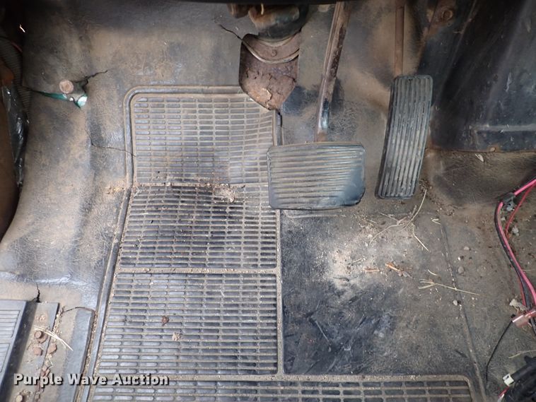 image for item DN2478 1981 International 1754  water truck