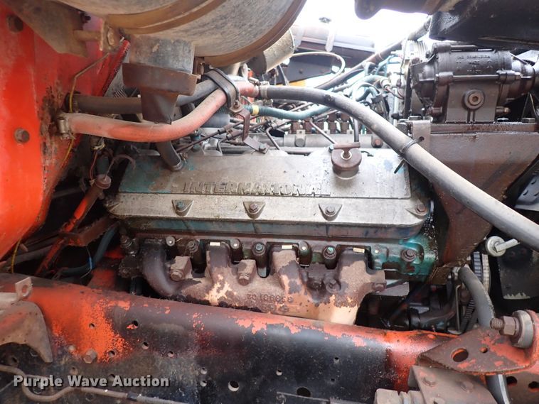 image for item DN2478 1981 International 1754  water truck