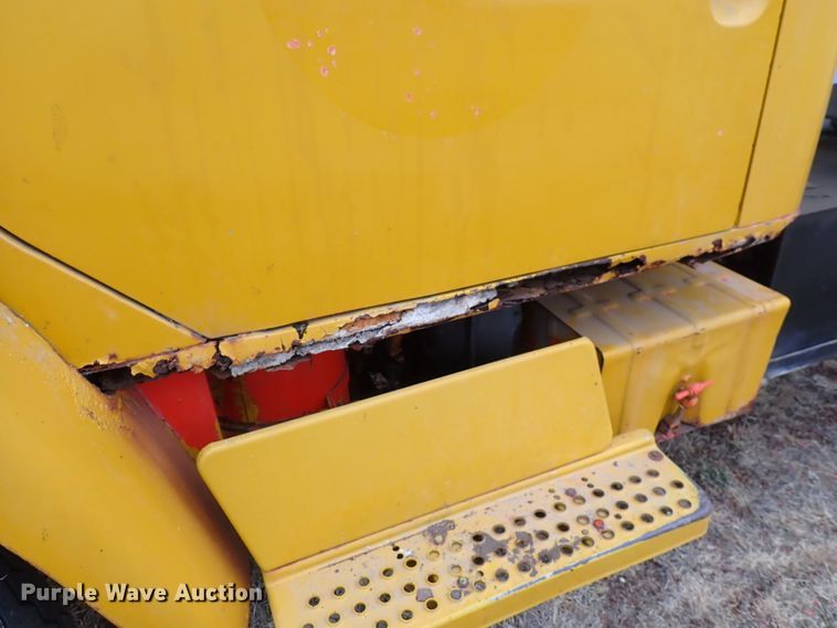 image for item DN2478 1981 International 1754  water truck