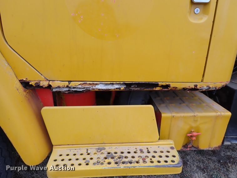 image for item DN2478 1981 International 1754  water truck